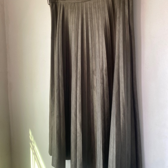 Zara XL Pleated Faux Suede Skirt - Picture 4 of 14